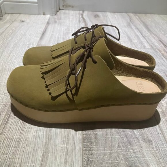 Bryr Clogs Zoe Platform Shoes (Size 8) in Kelp Nubuck - Picture 7 of 8